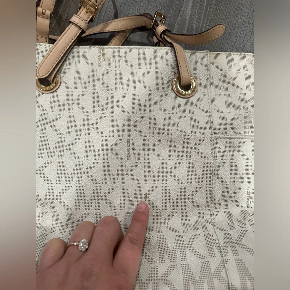 MICHAEL Michael Kors Jet Set Logo Print Signature Vanilla Tote Handbag